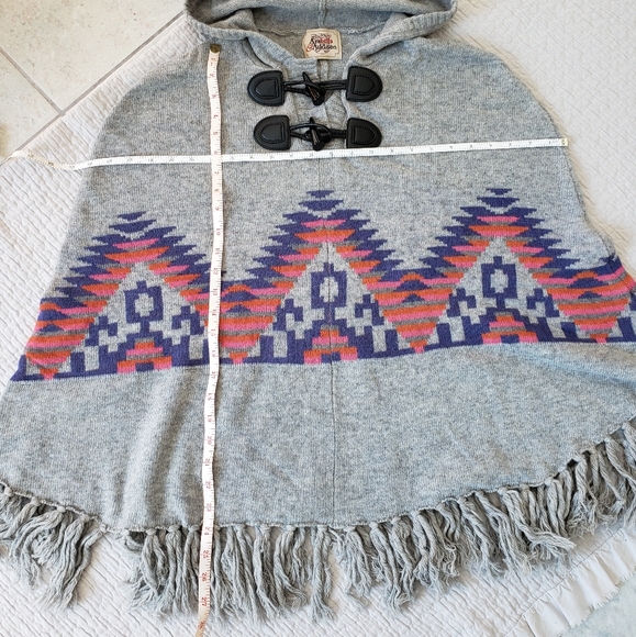 Arabella & Addison Aztec Wool Blend Poncho O/S - Picture 2 of 6